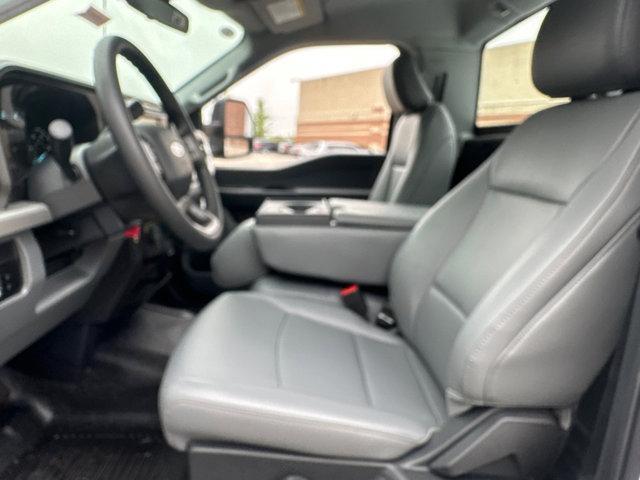 Photo of 2025 Oxford White Ford F-250