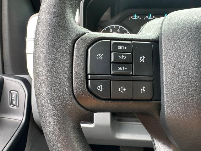 Photo of 2025 Oxford White Ford F-250