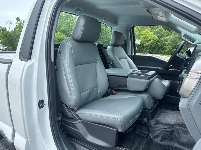 Photo of 2025 Oxford White Ford F-250