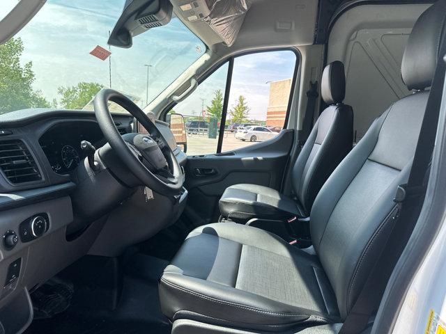 Photo of 2025 Oxford White Ford Transit-250