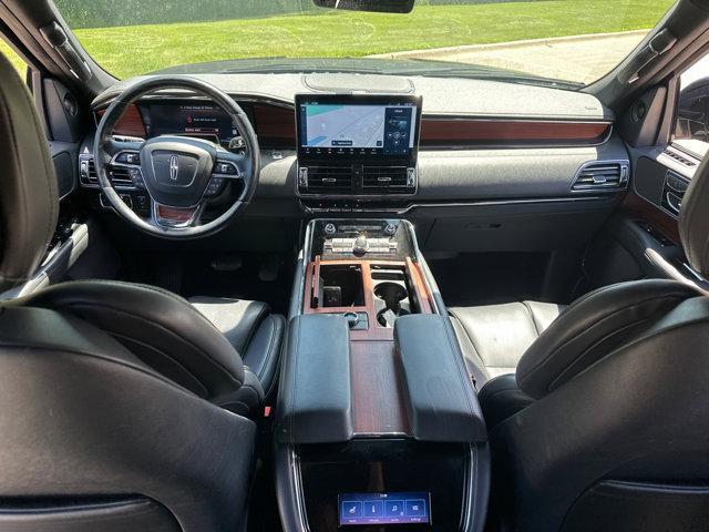 Photo of 2024 Infinite Black Metallic Clearcoat Lincoln Navigator