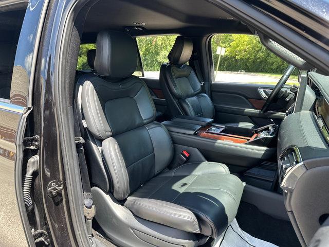 Photo of 2024 Infinite Black Metallic Clearcoat Lincoln Navigator