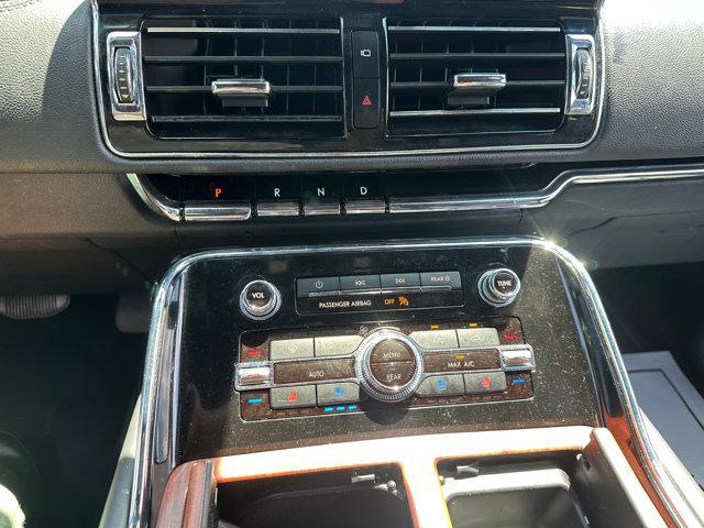 Photo of 2024 Infinite Black Metallic Clearcoat Lincoln Navigator