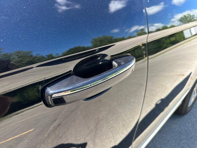 Photo of 2024 Infinite Black Metallic Clearcoat Lincoln Navigator