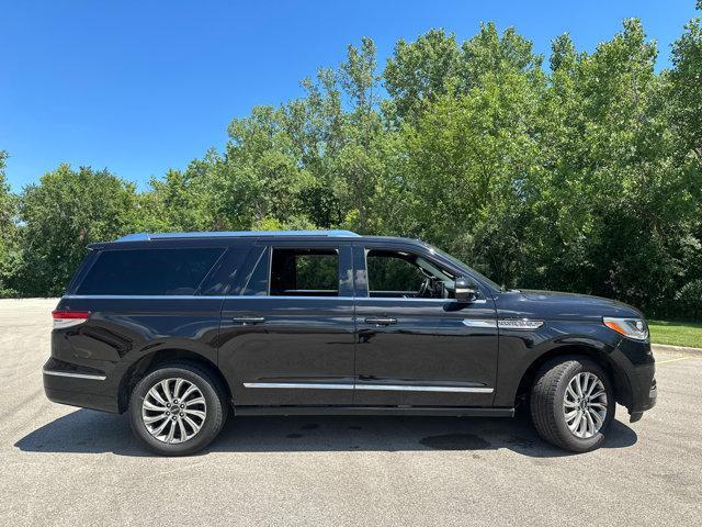 Photo of 2024 Infinite Black Metallic Clearcoat Lincoln Navigator