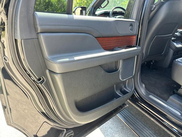 Photo of 2024 Infinite Black Metallic Clearcoat Lincoln Navigator