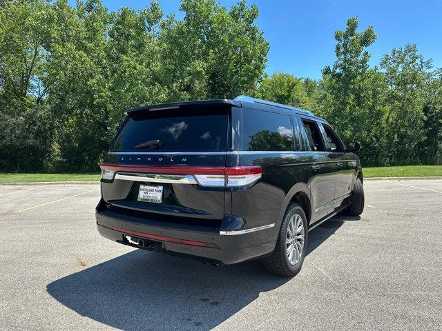 Photo of 2024 Infinite Black Metallic Clearcoat Lincoln Navigator