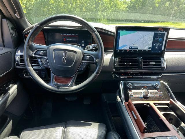 Photo of 2024 Infinite Black Metallic Clearcoat Lincoln Navigator