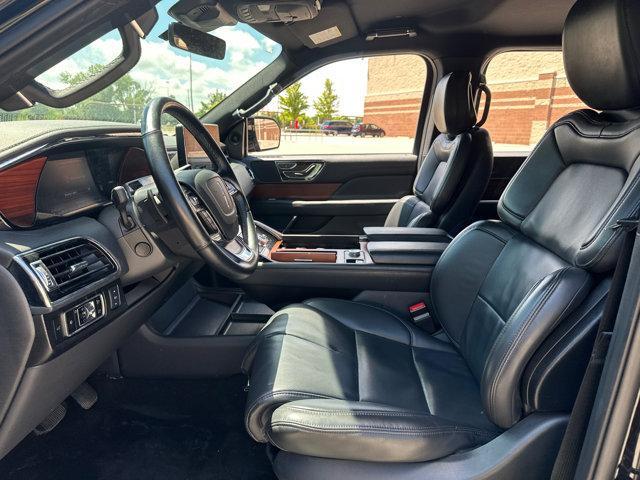 Photo of 2024 Infinite Black Metallic Clearcoat Lincoln Navigator
