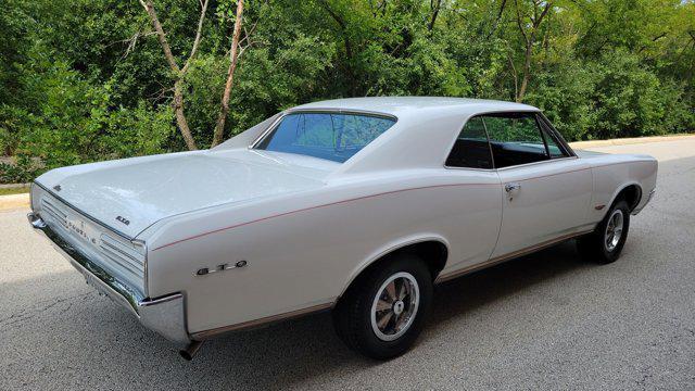 Photo of 1966 White Pontiac GTO