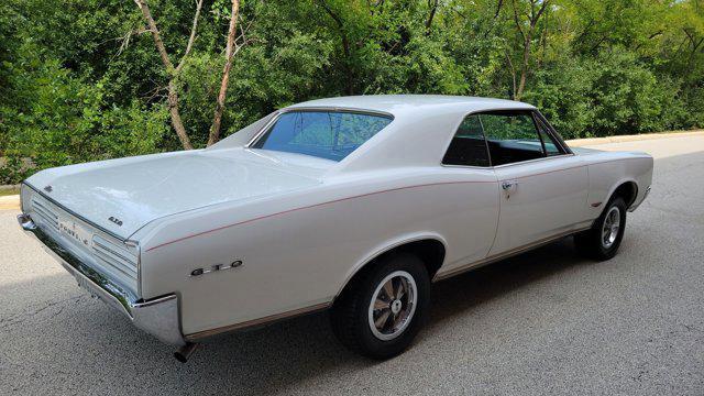 Photo of 1966 White Pontiac GTO