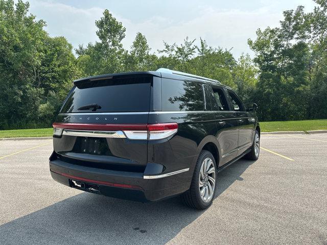 Photo of 2022 Infinite Black Metallic Clearcoat Lincoln Navigator