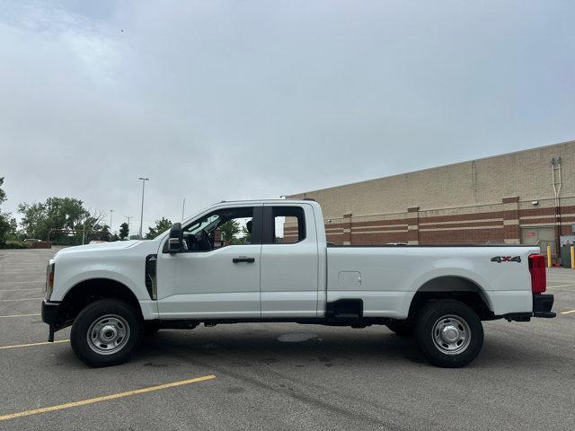 Photo of 2025 Oxford White Ford F-250