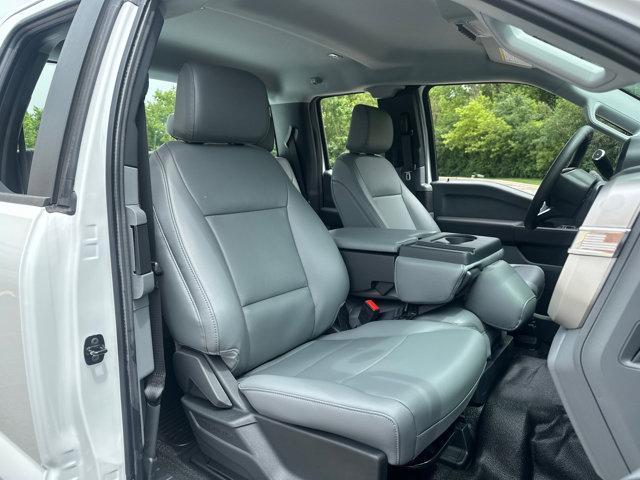 Photo of 2025 Oxford White Ford F-250