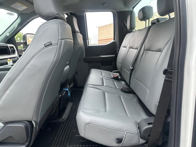 Photo of 2025 Oxford White Ford F-250