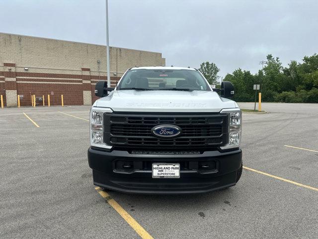 Photo of 2025 Oxford White Ford F-250