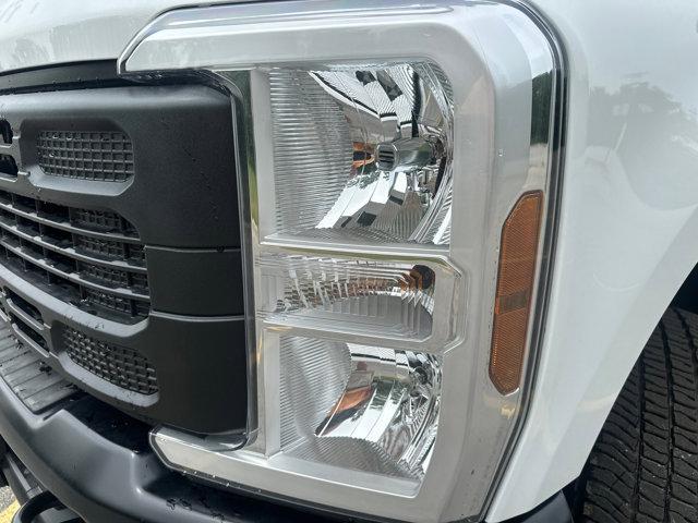 Photo of 2025 Oxford White Ford F-250