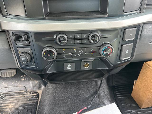 Photo of 2024 Oxford White Ford F-250