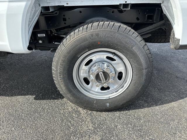 Photo of 2024 Oxford White Ford F-250