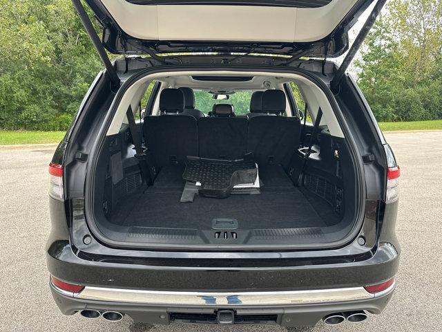 Photo of 2025 Infinite Black Metallic Clearcoat Lincoln Aviator