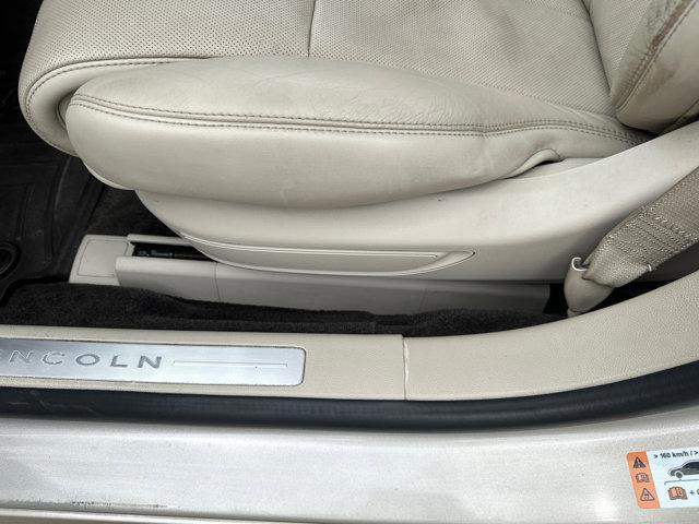 Photo of 2017 Palladium White Gold Metallic Lincoln Continental