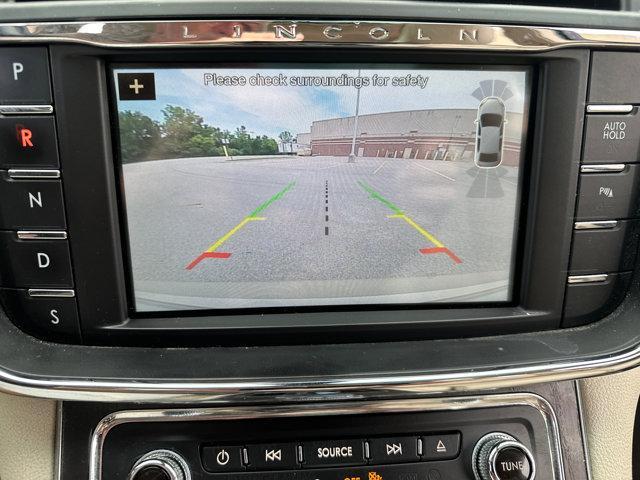Photo of 2017 Palladium White Gold Metallic Lincoln Continental