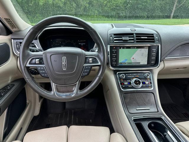 Photo of 2017 Palladium White Gold Metallic Lincoln Continental