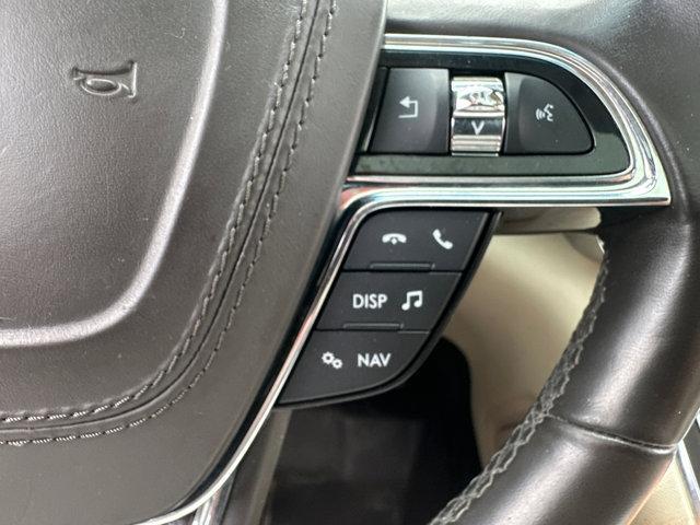 Photo of 2017 Palladium White Gold Metallic Lincoln Continental