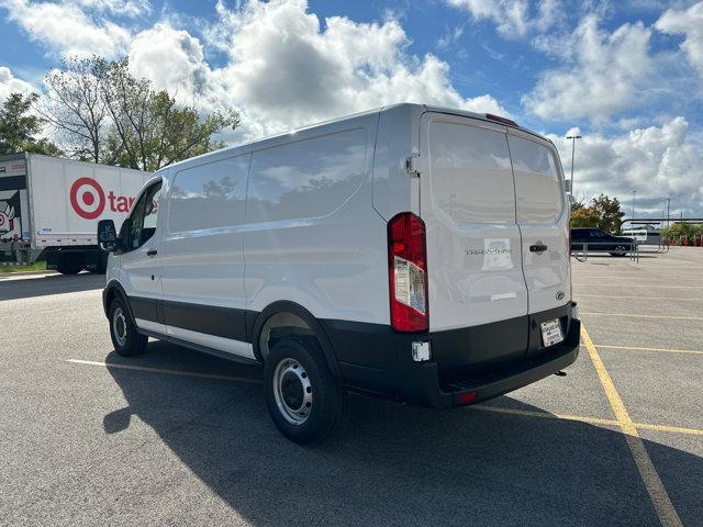 Photo of 2025 Oxford White Ford Transit-250