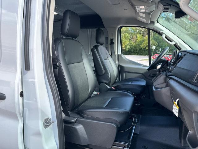 Photo of 2025 Oxford White Ford Transit-250