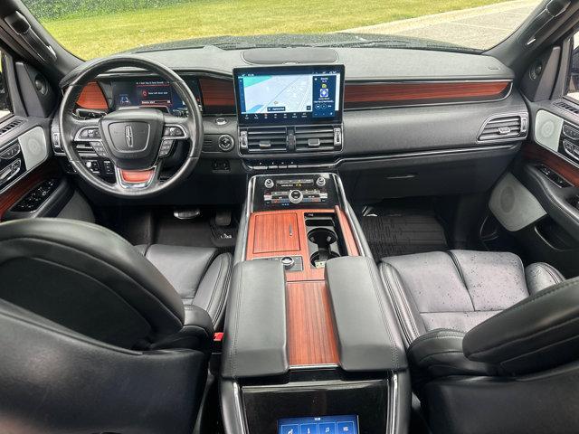 Photo of 2024 Infinite Black Metallic Clearcoat Lincoln Navigator
