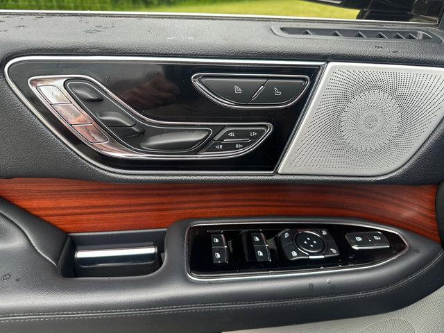 Photo of 2024 Infinite Black Metallic Clearcoat Lincoln Navigator