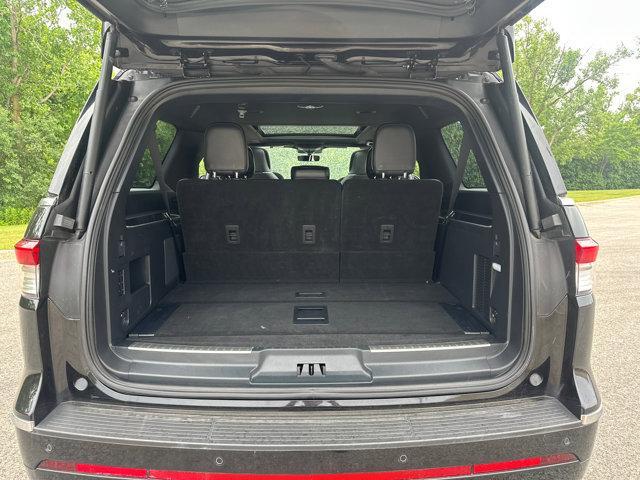 Photo of 2024 Infinite Black Metallic Clearcoat Lincoln Navigator