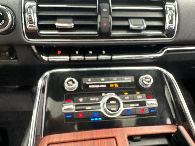 Photo of 2024 Infinite Black Metallic Clearcoat Lincoln Navigator
