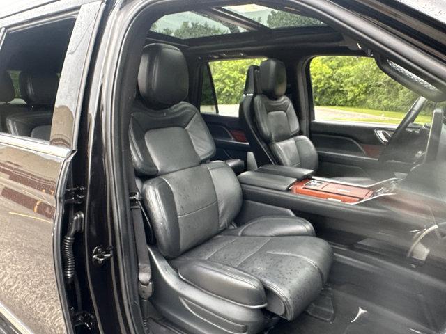 Photo of 2024 Infinite Black Metallic Clearcoat Lincoln Navigator