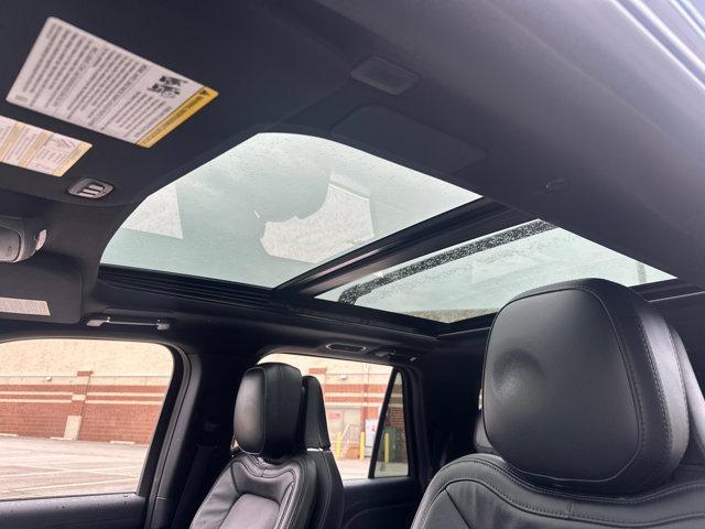 Photo of 2024 Infinite Black Metallic Clearcoat Lincoln Navigator