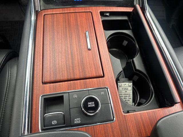 Photo of 2024 Infinite Black Metallic Clearcoat Lincoln Navigator