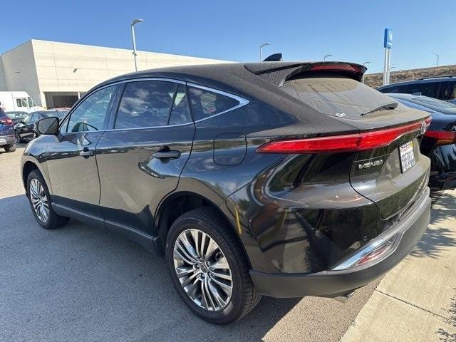 Photo of 2022 Black Toyota Venza