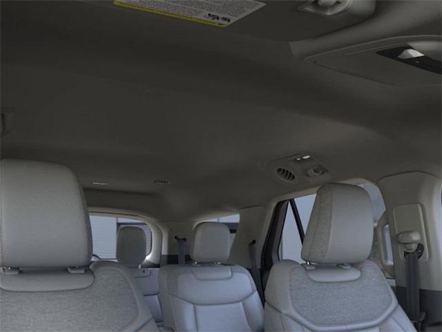 Photo of 2025 White Ford Explorer
