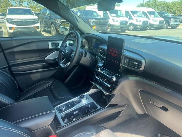 Photo of 2023 Carbonized Gray Metallic Ford Explorer