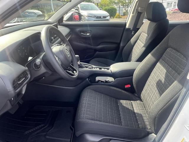 Photo of 2025 Platinum White Pearl (wx) Honda HR-V