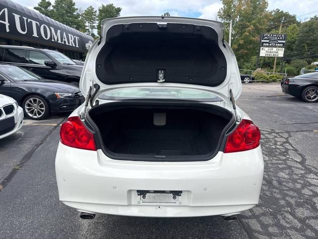 Photo of 2013 Moonlight White INFINITI G37x