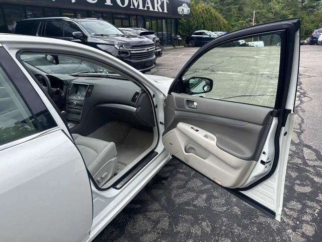 Photo of 2013 Moonlight White INFINITI G37x