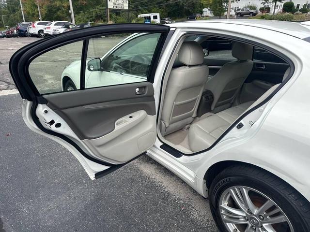 Photo of 2013 Moonlight White INFINITI G37x