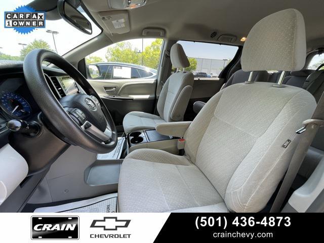 Photo of 2019 Celestial Silver Metallic Toyota Sienna