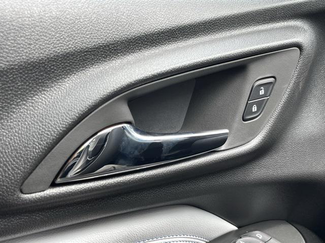 Photo of 2025 Summit White Chevrolet Trax