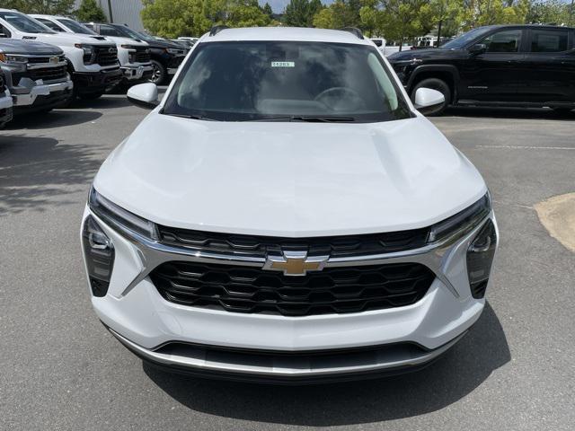 Photo of 2025 Summit White Chevrolet Trax