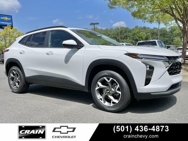 Photo of 2025 Summit White Chevrolet Trax