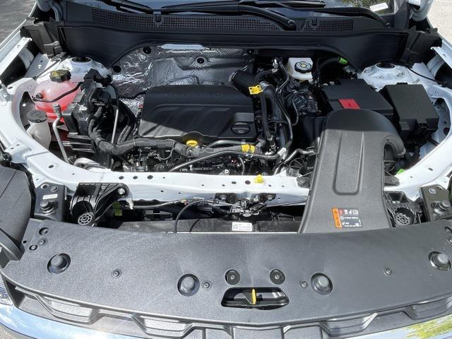 Photo of 2025 Summit White Chevrolet Trax