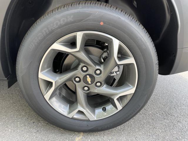 Photo of 2025 Summit White Chevrolet Trax